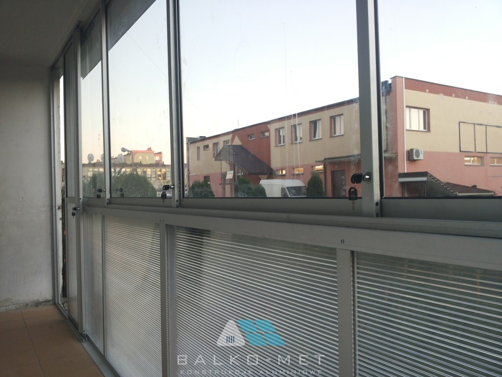 Systemy ramowe bezramowe zabudowy balkonów producent Polska